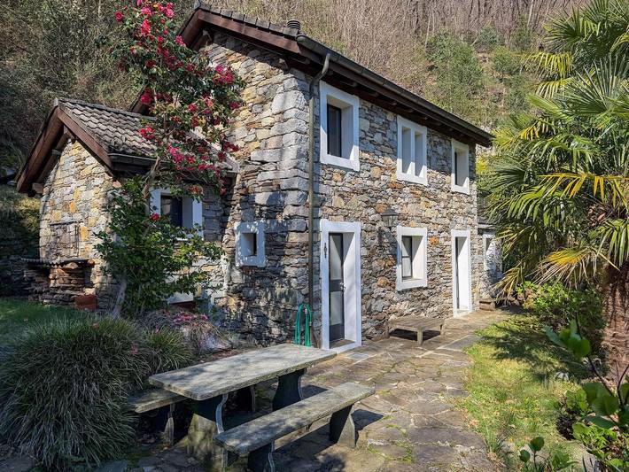 Casa vacanza per 4 persone, con Terrazza e Panorama nonché Vista lago a Malesco