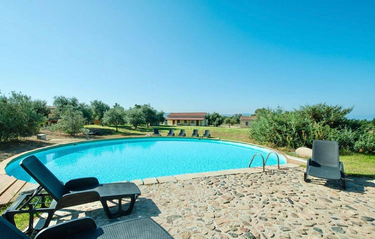 Isa - Lofts with private outdoor area and swimming-pool in Badesi in Badesi, Olbia-Tempio