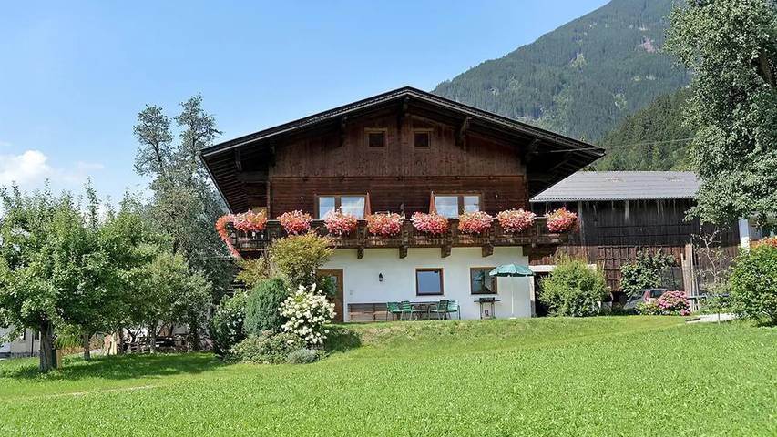 Ferienwohnung für 5 Personen, mit Garten im Zillertal