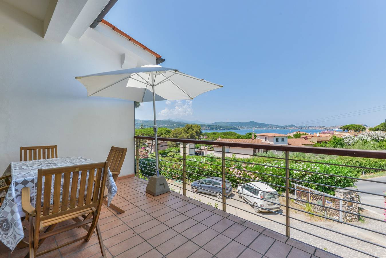 Appartamento intero, Appartamento 'Laura' con vista mare, terrazza privata e aria condizionata in Bagnaia, Rio nell'Elba