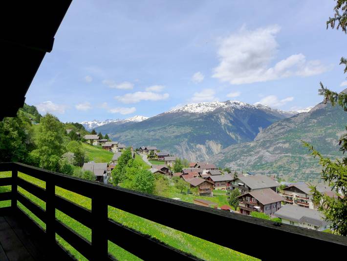 Chalet für 4 Personen, mit Garten und Balkon sowie Ausblick in der Schweiz - 2