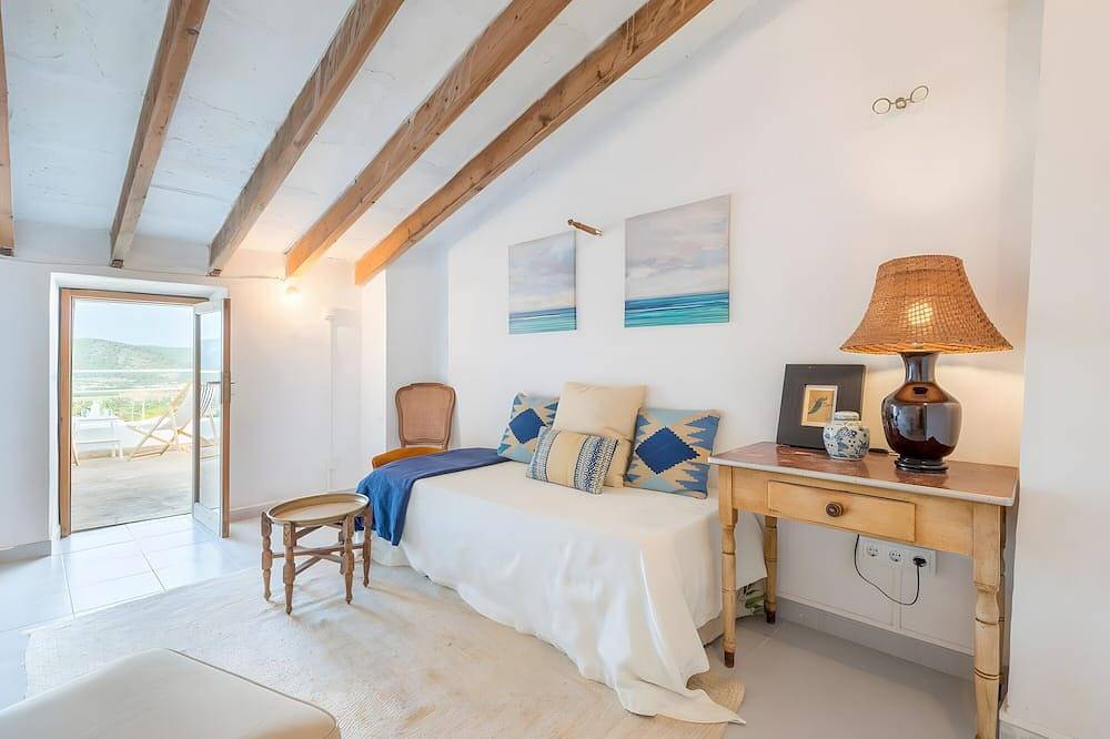 Holiday Home 'Ca'n Ruquet' with Mountain Views, Private Terrace & Wi-Fi in Campanet, Interior de Mallorca