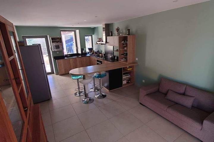 Gîte pour 5 personnes, avec terrasse et vue à Vesseaux - 2