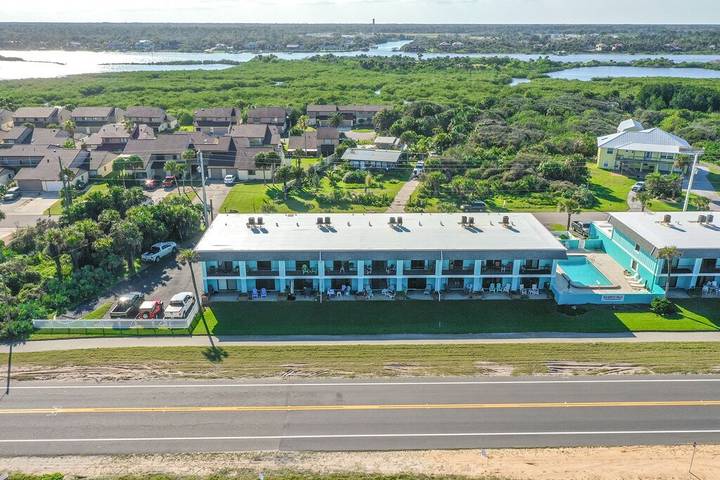 Vacation rental for 6 people, with pool and balcony as well as yard in Flagler Beach