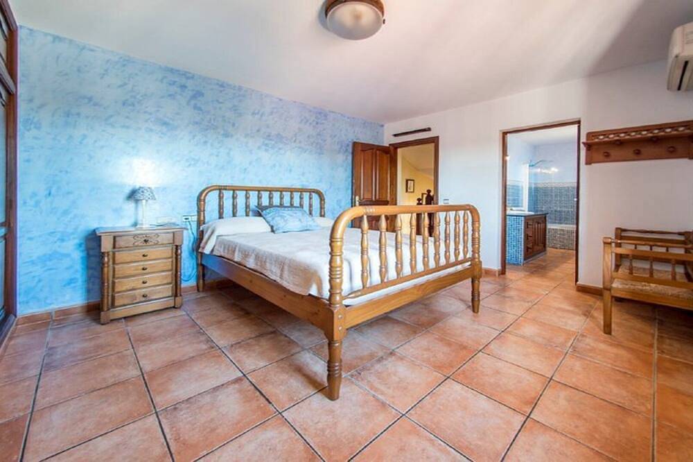 Villa San Jordi Ibiza, 1,5km Beach Salinas, 1,5km Beach Den Bossa Best Located in Sant Jordi de ses Salines, Sant Josep de sa Talaia