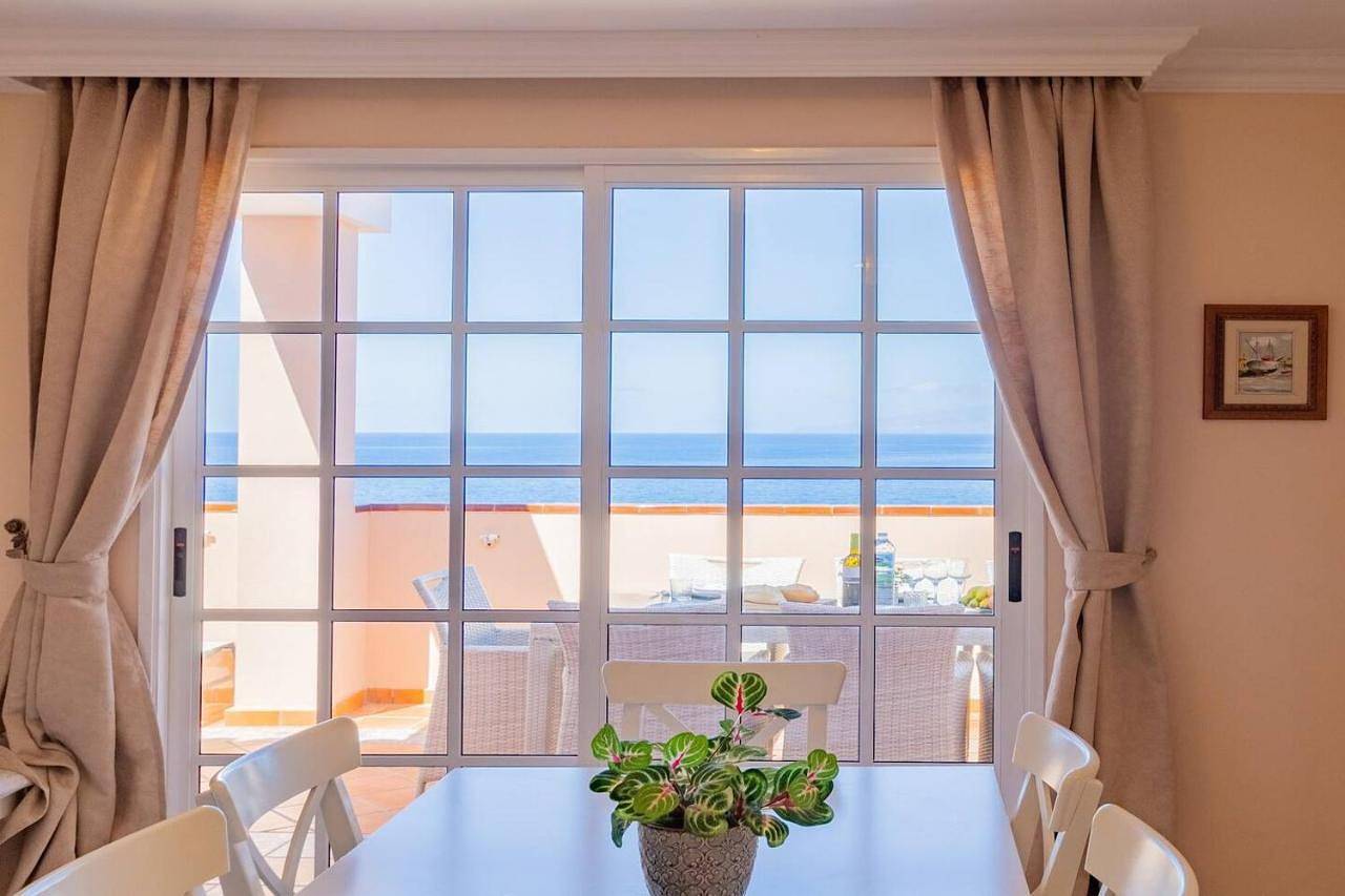 Apartamento entero, Penthouse Apt with Jacuzzi by Dream Homes Tenerife in Playa Neptuno (Santiago del Teide), Santiago del Teide
