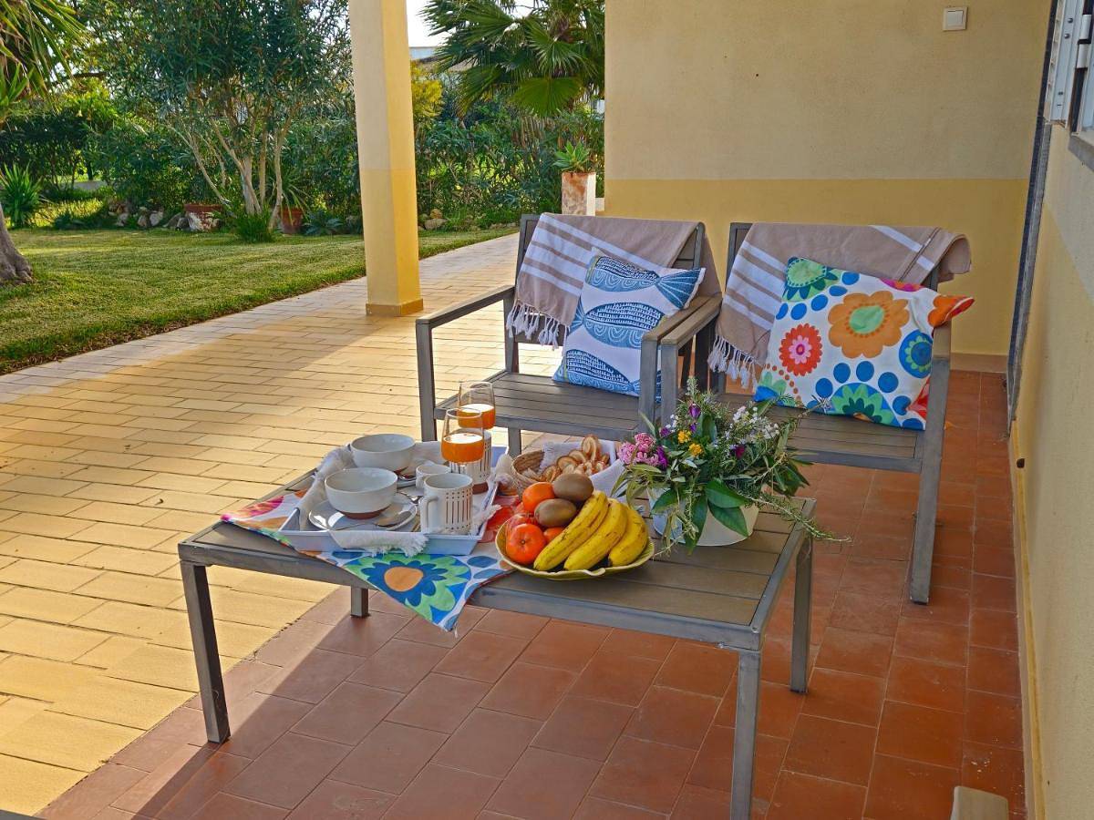 Casa das Oliveiras - piscina privada, jardim, perto da praia in Moncarapacho, Ria Formosa