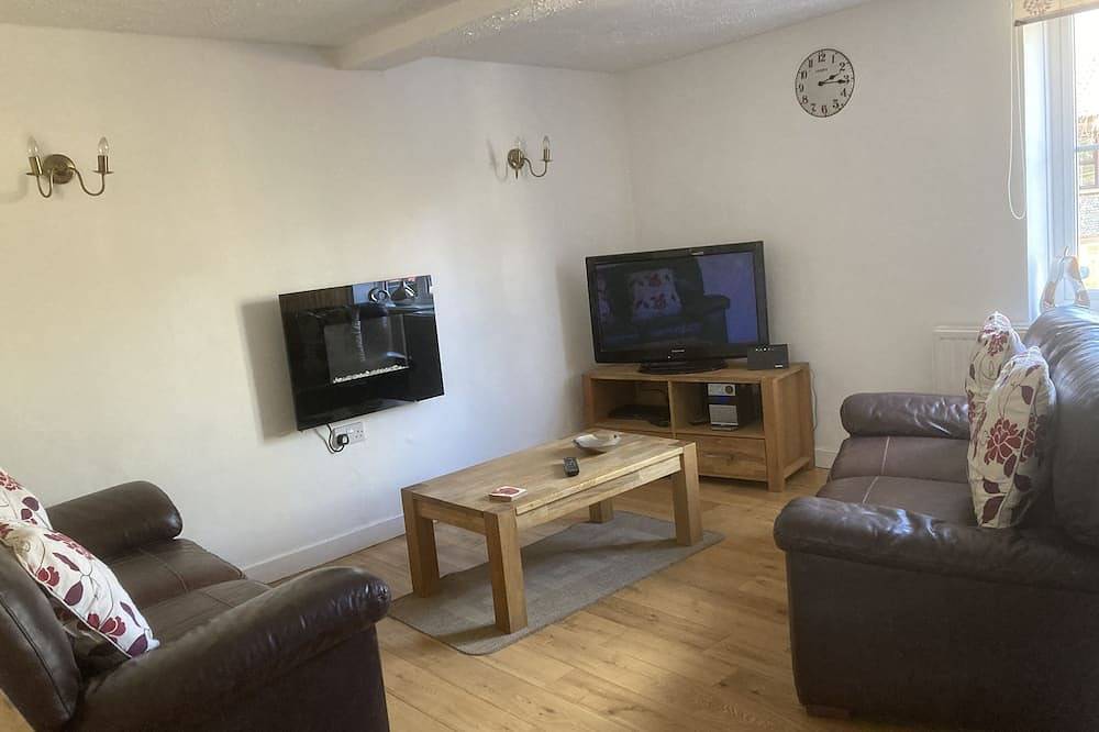 Warm and Cosy Cottage , 150yds from Holt centre with free Parking! Dog friendly in Holt, Norfolk Coast