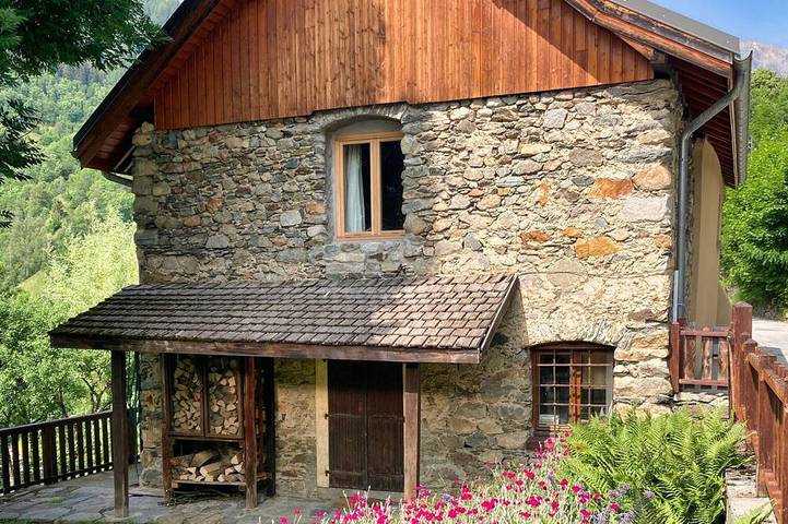 Chalet pour 14 personnes, avec piscine ainsi que balcon et jardin à Oz