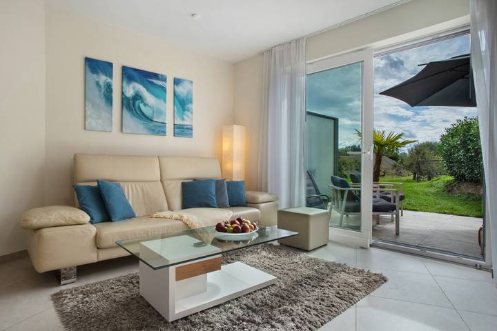 Ganze Wohnung, Ferienwohnung 'Annette's Haus und Garten' mit privater Terrasse und Wlan in Friedrichshafen, Region Bodensee-Oberschwaben