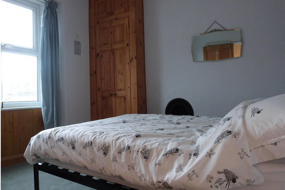 Fisherman's Cottage in the heart of Polruan - With Wifi & Parking in Polperro, Polruan