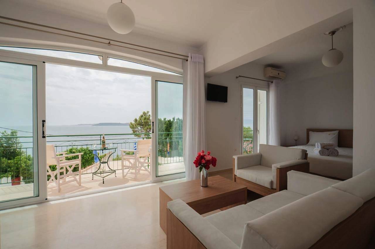 Entire apartment, Economy Ground Floor Studio with Garden View in Lassi, Argostoli