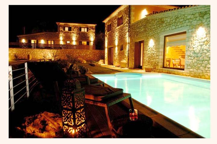 Villa for 7 people, with pool and garden as well as view, with pets in Meganisi