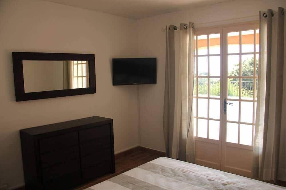 Superbe Villa Vue Mer Et Piscine Golfe De St Tropez Classee 5 Etoiles in Les Issambres, Roquebrune-sur-Argens