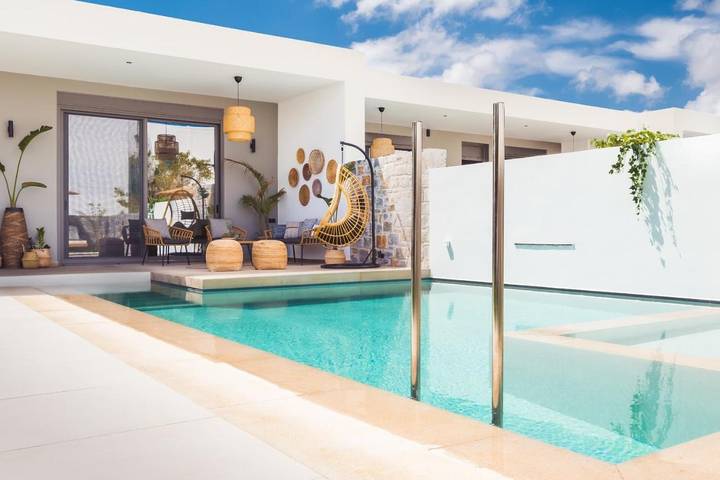 Villa pour 5 personnes, avec Balcon et Terrasse ainsi que Jardin et Bassin pour enfant
