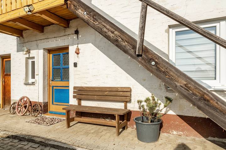 Entire apartment, Apartment 'Möblierte Wohnung Ferienwohnung' with Shared Terrace, Shared Garden and Wi-Fi in Aicha vorm Wald, Eastern Bavaria