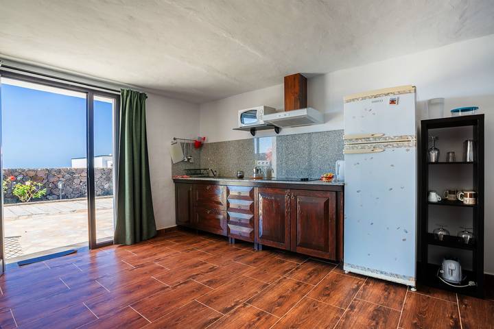 Ganze Wohnung, Wunderschönes Apartment in typisch kanarischem Haus mit Terrasse, Garten, Meerblick und Wlan; Parkplätze vorhanden in La Asomada, Tías