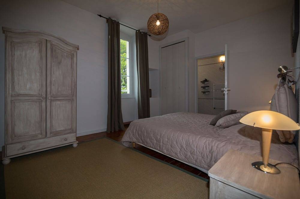 Grande maison de charme 11 personnes – 40 min de Bordeaux in Plassac, Région de Blaye