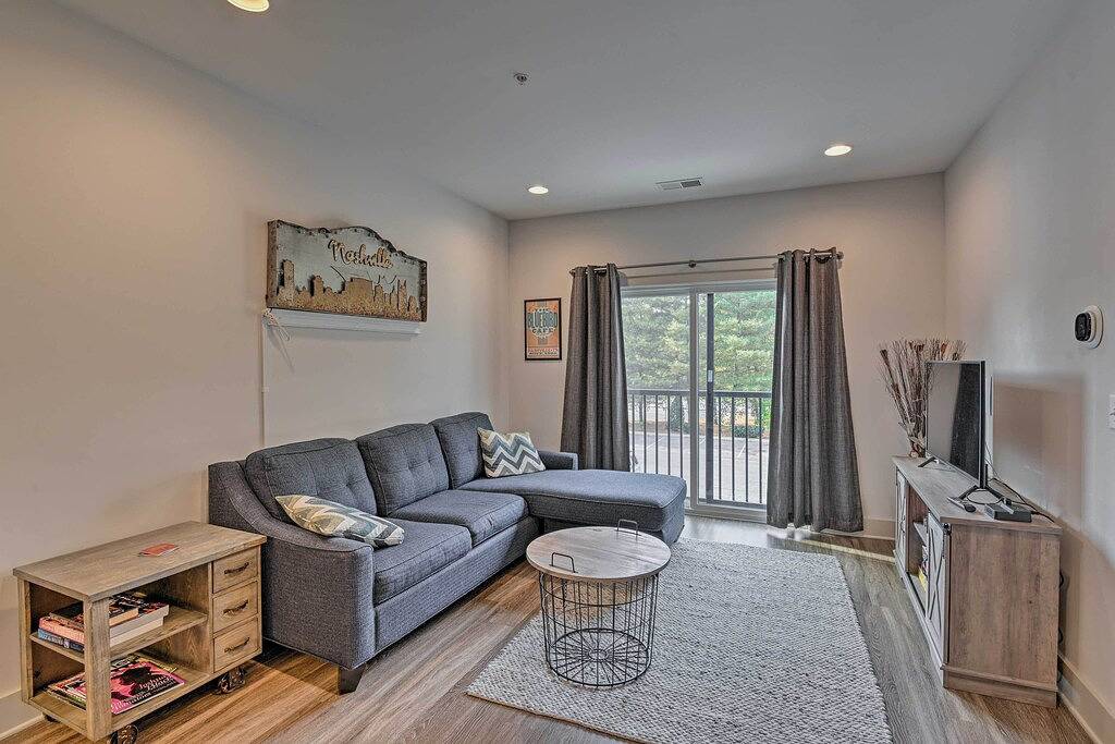 Ganze Wohnung, Modern Nashville Condo: 7 Mi to Downtown! in Nashville, Tennessee