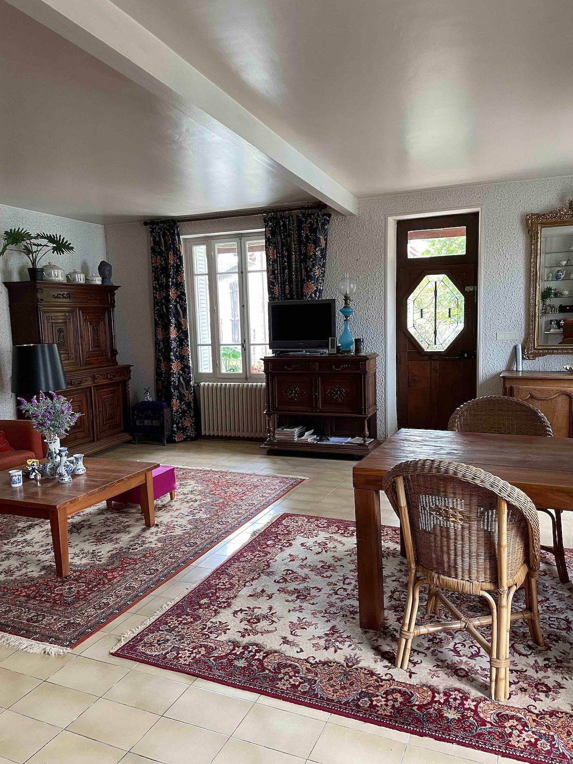 Maison de vacances 'La Maison Blanche' avec terrasse privée et wifi in Ahun, Région de Guéret