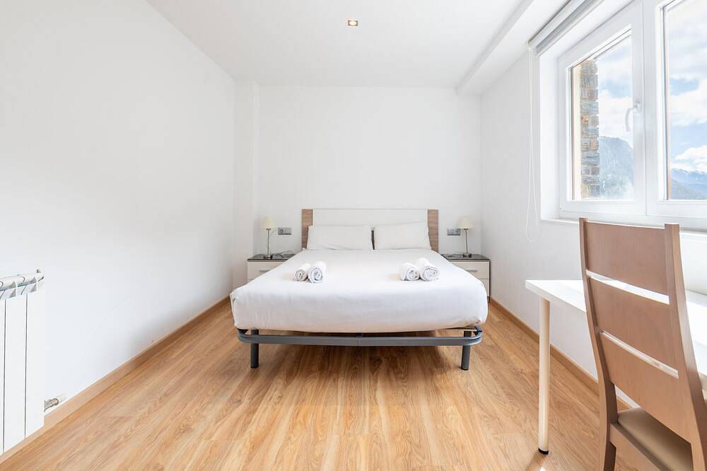 Apartamento entero, Apartamento de 2 habitaciones en Arinsal con parking, 4 pers. in Arinsal, Pal Arinsal