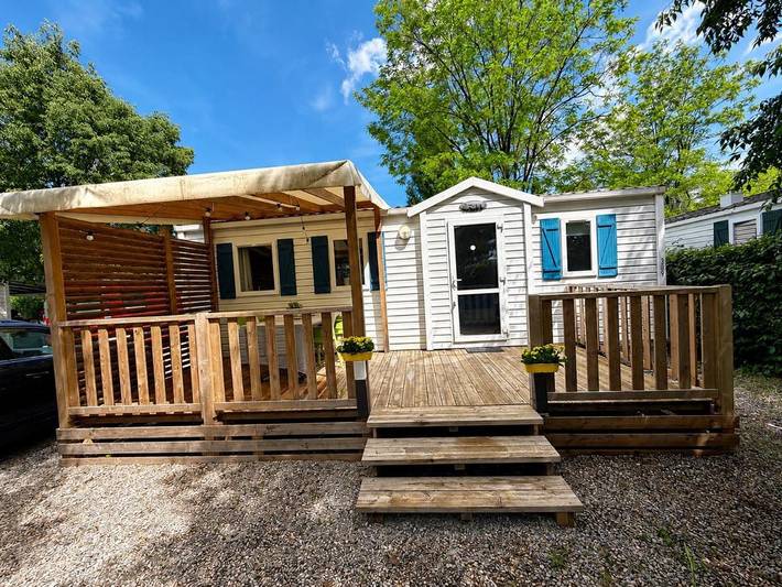 Camping pour 6 personnes, avec Terrasse ainsi que Jardin et Piscine à La Roque-d'Anthéron