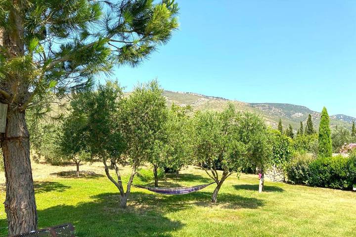 Gîte pour 8 personnes, avec terrasse ainsi que piscine et jardin, animaux acceptés à Tuchan - 3