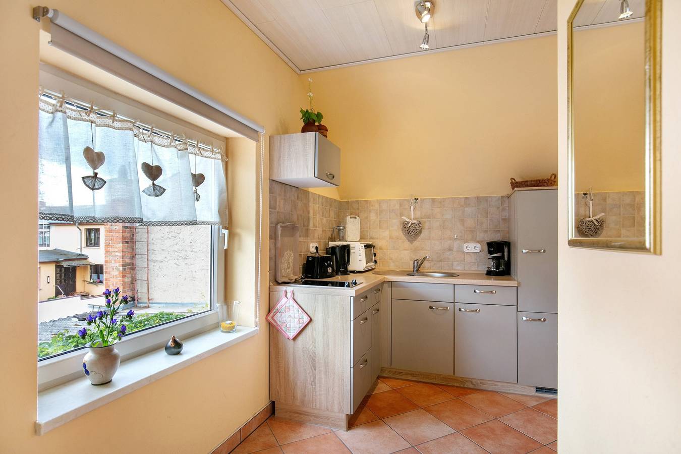 Apartamento entero, Apartamento 'Fewo 2' con terraza privada, jardín privado y Wi-Fi in Friedrichswalde, Barnimerland Region