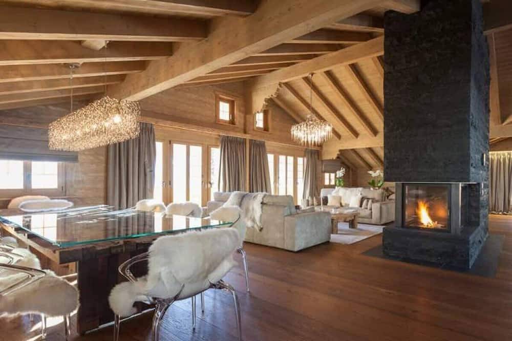 Stunning Modern Chalet with Indoor Pool and Spa in Lauenen b. Gstaad, Lauenen