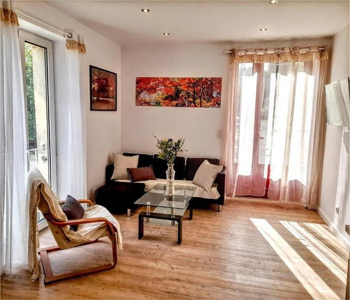 Location de vacances pour 4 personnes, avec jardin ainsi que vue et piscine à Port-Sainte-Marie