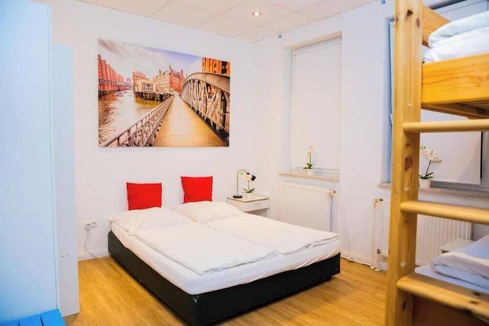 Ganze Wohnung, City Apartment Reeperbahn Hamburg: 2-Bedroom Apartment with a Terrace in Reeperbahn, Hamburg