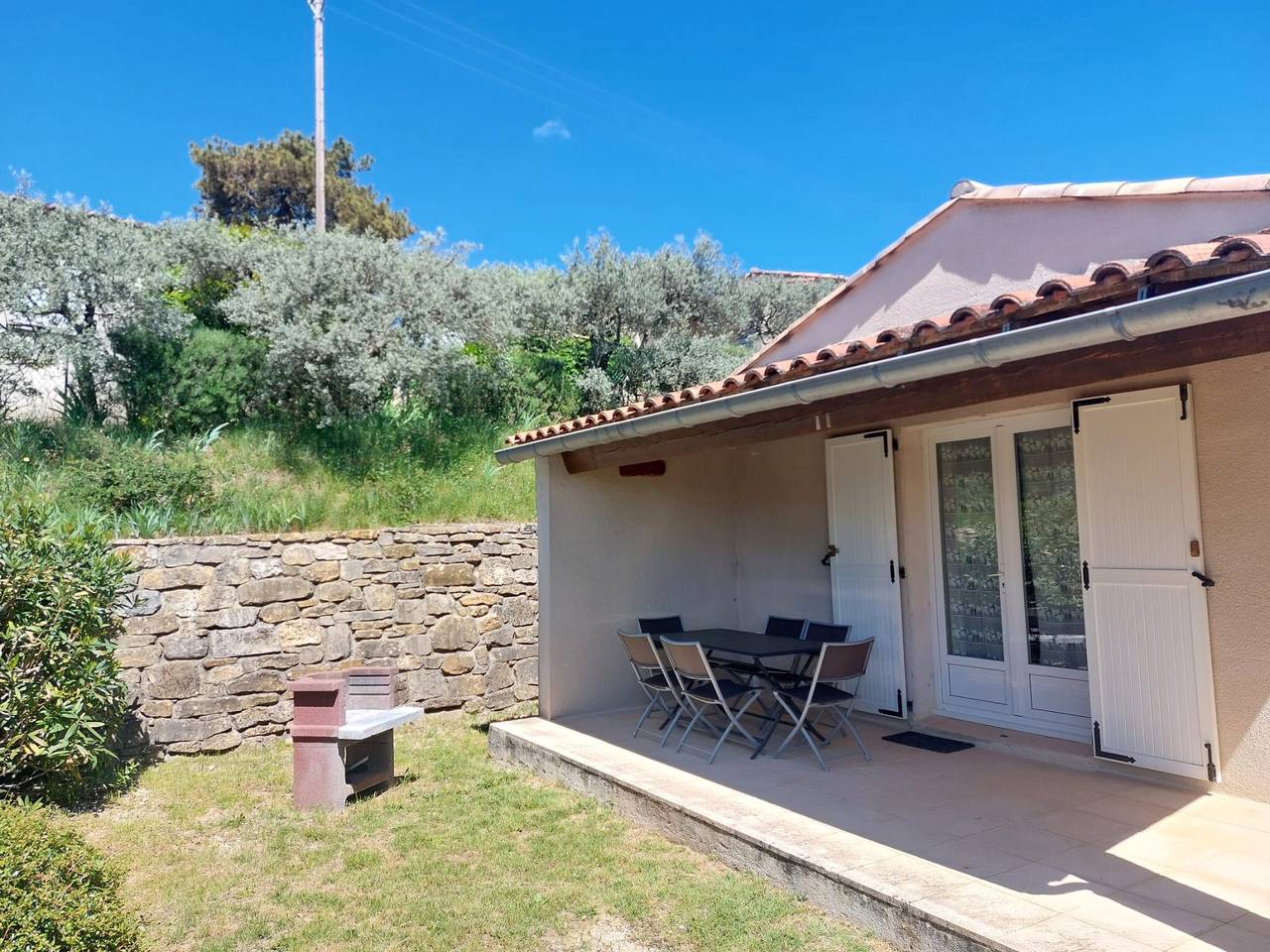 Gite Le Micocoulier La Fontinelle en Ardèche, cerca de Bessas, con piscina y vistas in Bessas, Ardèche