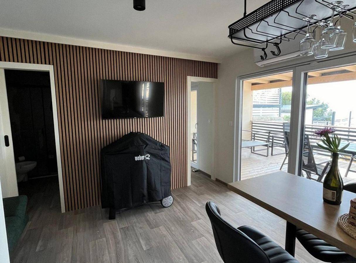 Tranquil Tides Drage Mobile Home with Terrace and Sea View in Drage (Pakoštane), Zadar