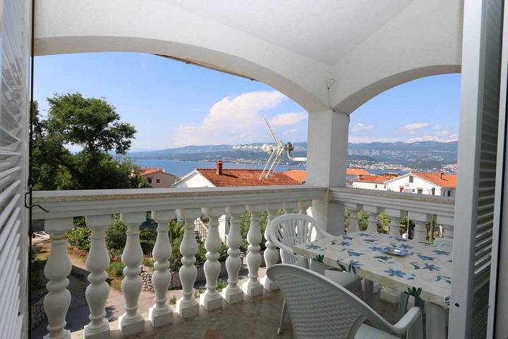 Ferienwohnung für 6 Personen, mit Balkon und Terrasse in Silo (Krk)