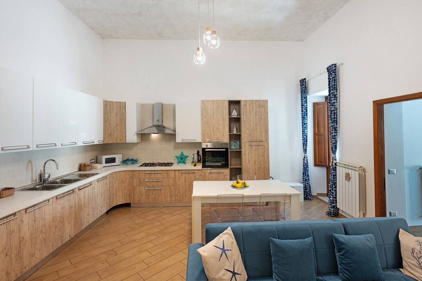 Appartement entier, Appartement « Light Blue House » avec balcon, Wi-Fi et climatisation in Salerne, Côte Tyrrhénienne Campanie