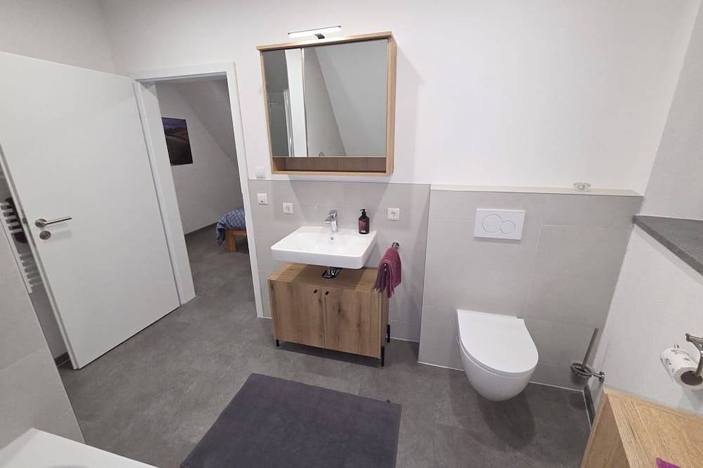 Ganze Wohnung, Komfortable, 2 Zimmer -75m²,  große Ferienwohnung in Margetshöchheim - Zentrum in Margetshöchheim, Fränkisches Weinland