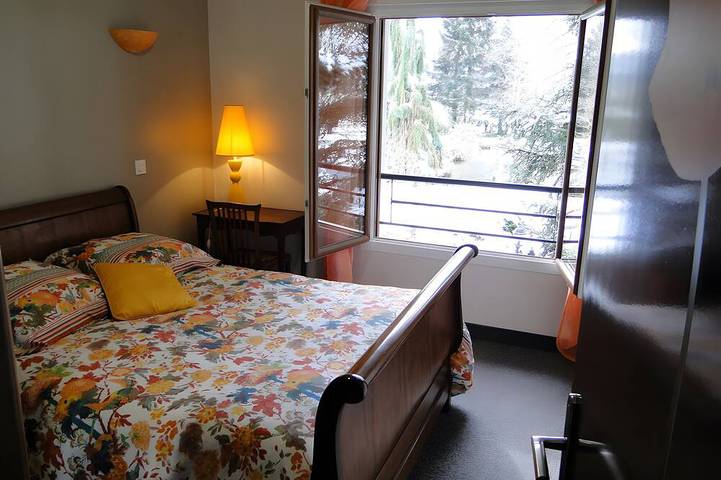 Location de vacances pour 8 personnes, avec Balcon ainsi que Jardin et Piscine à Saint-Vérand - 2