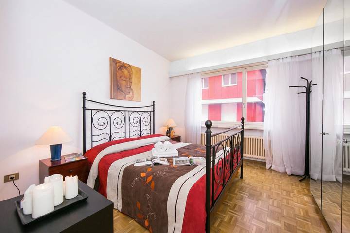 Apartamento entero, Kiki House for 4 with Balcony & Lift in Lugano, Lago de Lugano