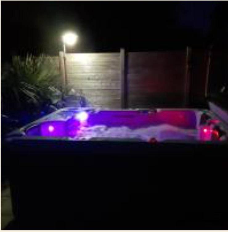 Nuit etoile Jacuzzi prive in Fouesnant, Côte de Cornouaille