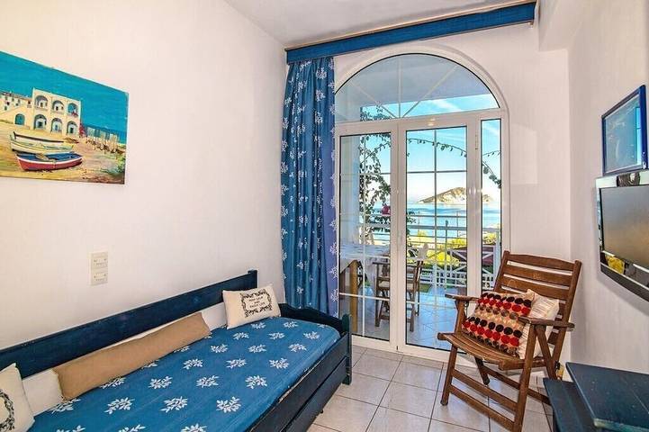 Apartment for 4 people, with balcony and garden in Laganas