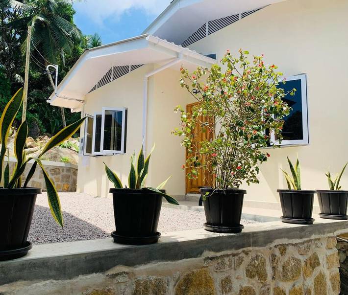 Gîte pour 4 personnes, avec vue et jardin dans Takamaka