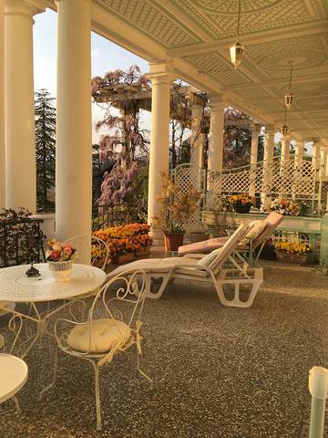 Gîte pour 2 personnes, avec vue sur le lac ainsi que jardin et terrasse dans Parc du Bois Vidal