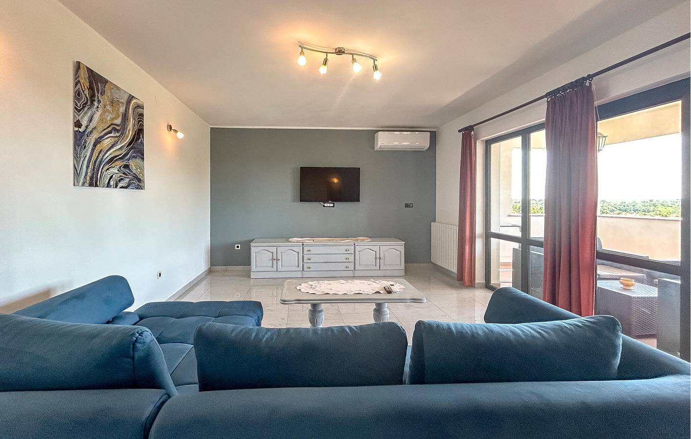 Gemütliche 2-Zimmer-Wohnung mit Terrasse in der Nähe des Stadtzentrums von Anzici in Anzici, Zentralistrien