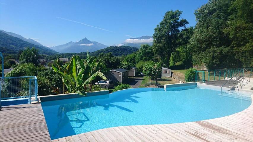 Location de vacances pour 2 personnes, avec vue et piscine ainsi que sauna et jardin, animaux acceptés à Agos-Vidalos