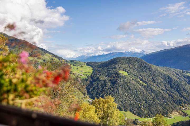 Appartamento intero, Appartamento "Oberhof Panorama" con vista sulle montagne, balcone e Wi-Fi in Vallarga, Vandoies