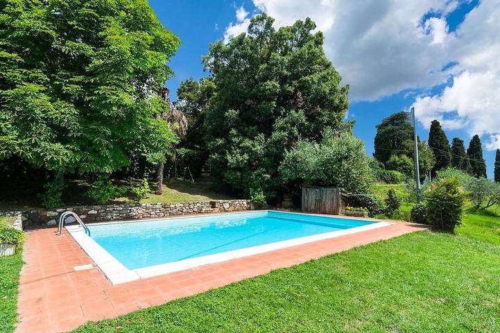 Agriturismo per 4 persone, con giardino e piscina in Carmignano