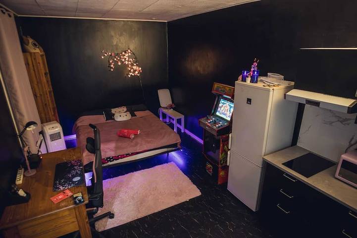 Ganze Wohnung, 2-room apartment with air field hockey arcade machine and computer in Vitry-sur-Seine, Val-de-Marne