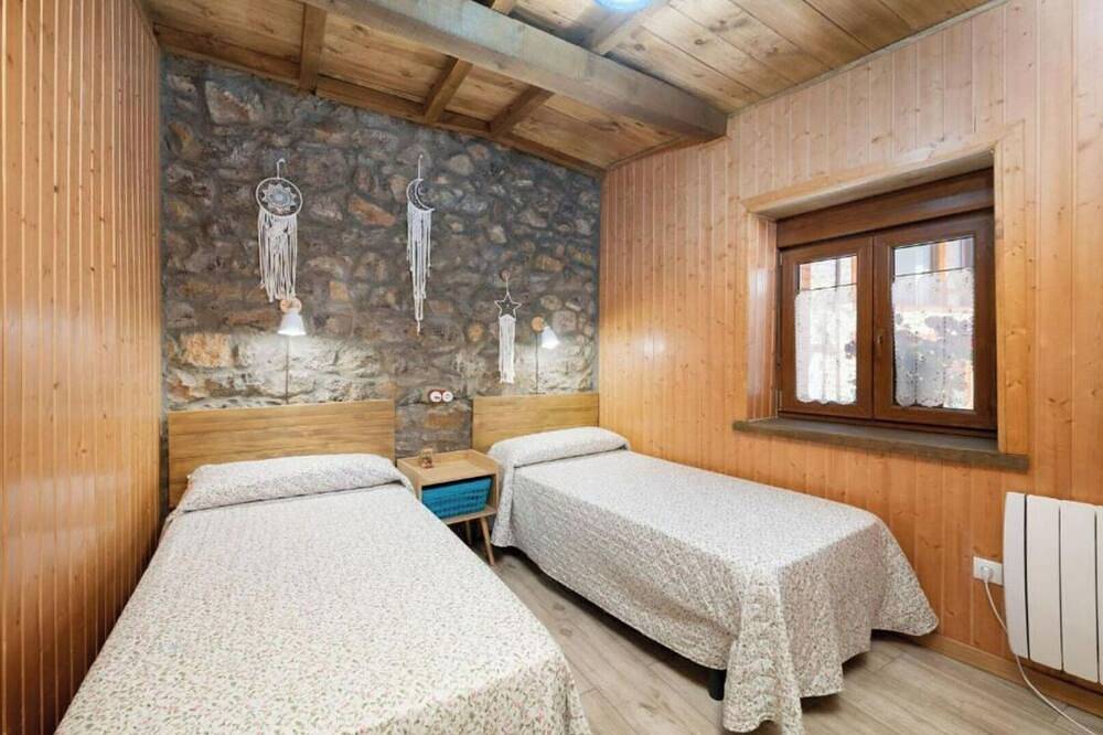 Casa Rural Solapeña (Roble) in Reyero, Cordillera Cantábrica