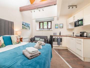 Log Cabin for 2 People in Bowness-on-Windermere, Cumbria, Photo 2