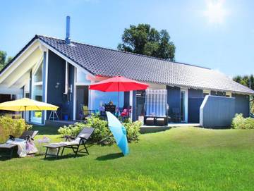 Ferienhaus für 10 Personen, mit Terrasse und Whirlpool sowie Sauna und Garten, kinderfreundlich in Steinbergkirche